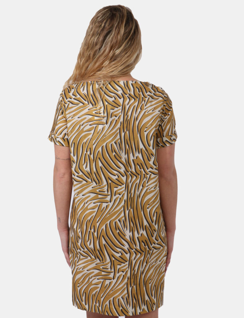 Abito Caractere Oro - Vestito a maniche corte su base beige con stampa allover rigata in tonalità oro e nero. La vestibilità