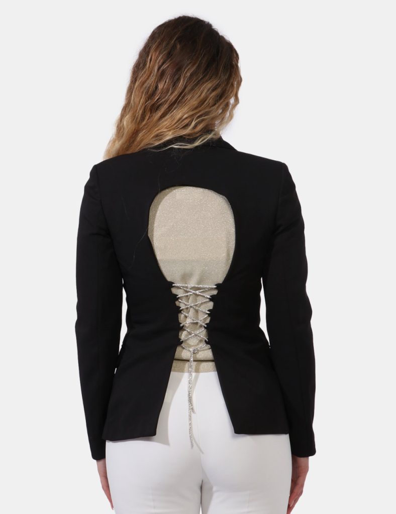 Giacca Yes Zee Nero - Originale giacca in total nero con taglio sul retro arricchito da nastro argentato ed intrecciato. Pre