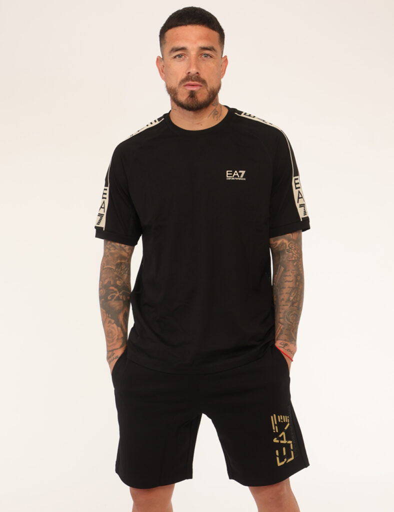 Bermuda Ea7 Neri - Bermuda EA7 Neri da uomo I Bermuda EA7 Neri sono un capo versatile e confortevole, perfetto per affrontar